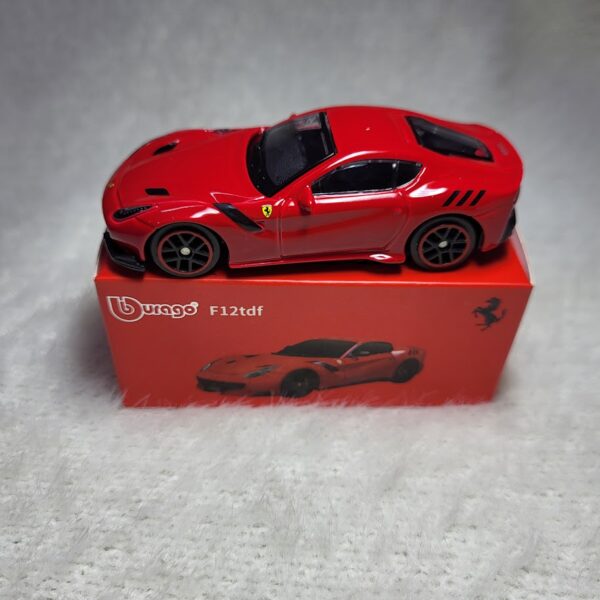Bburago F12tdf scale 1:64