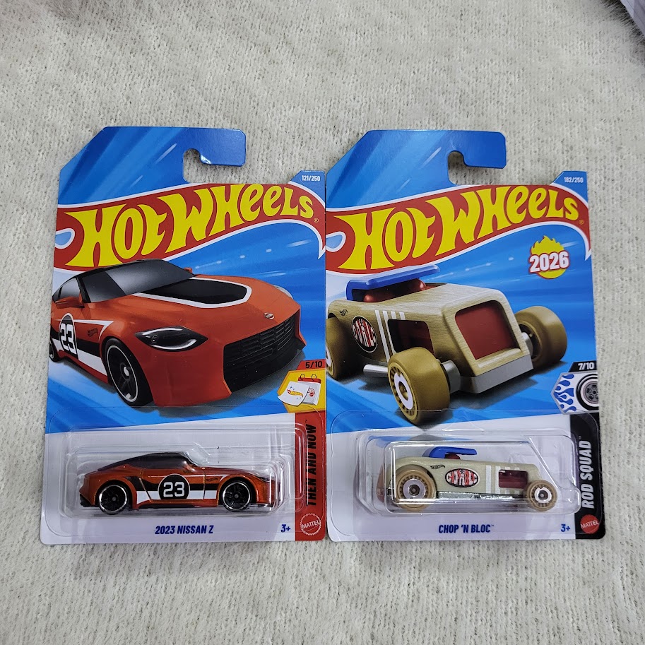 Hot Wheels 2023 Nissan Z and Chop N Bloc