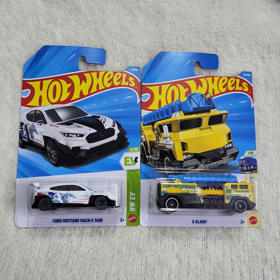 Hot Wheels Ford Mustang Mach-E 1400 and 5 Alarm