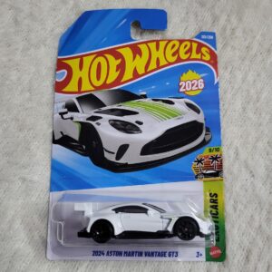 Hot Wheels 2024 Aston Martin Vantage GT3 L Case 2026
